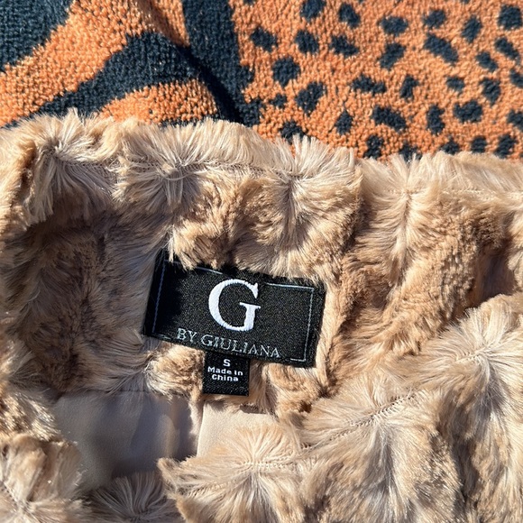 Faux fur vest - Picture 3 of 4